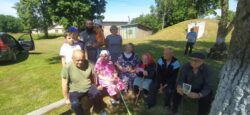 1 июля 2022 года иерей Максим Долгий и учащиеся воскресной школы посетили дома совместного проживания для пожилых людей в д. Гончары и д. Ольховцы