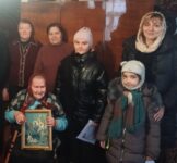 11 февраля 2024 г. воспитанники Воскресной школ поздравили прихожанку Масловскую Марию Афанасьевну со 101-летием