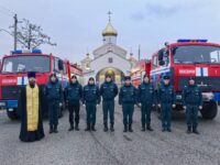 24 декабря 2024 г. храм Воздвижения Креста Господня г. Ляховичи посетили сотрудники Ляховичского РОЧС