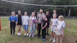 В июле 2025 г. иерей Максим Долгий провел несколько встреч с ребятами в оздоровительном лагере "Чайка"