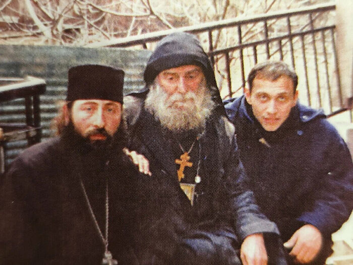 Преподобный Гавриил (Ургебадзе) (в центре)